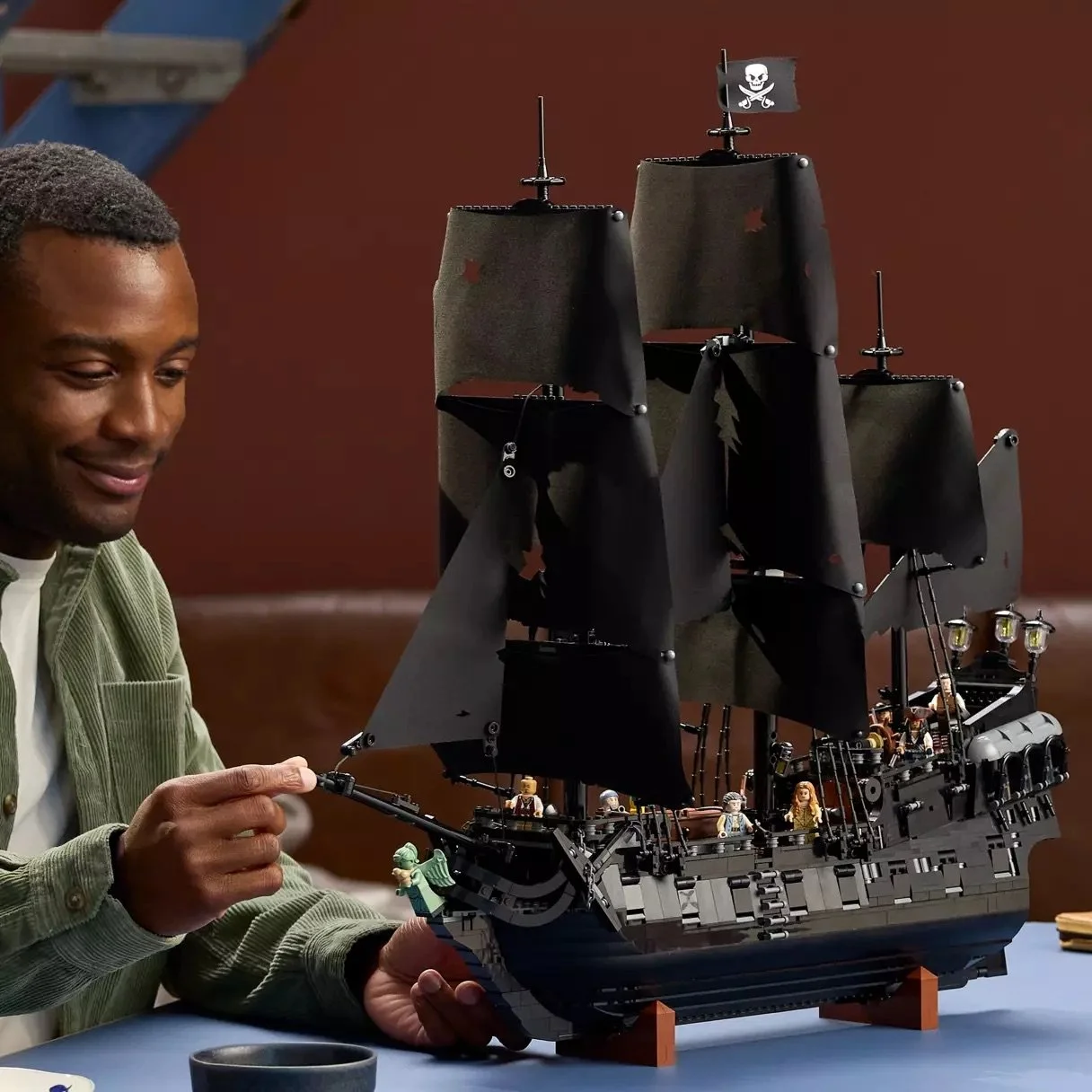 ジョゼーリアブラウス(黒)PIRATES New LEGO Captain Jack Sparrow's Pirate Ship on Disney Store